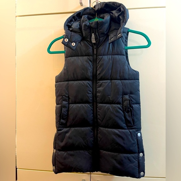 Primark Other - Primark Vest Coat Jacket Hoodie Black
Girls 8-9 Y 134 cm